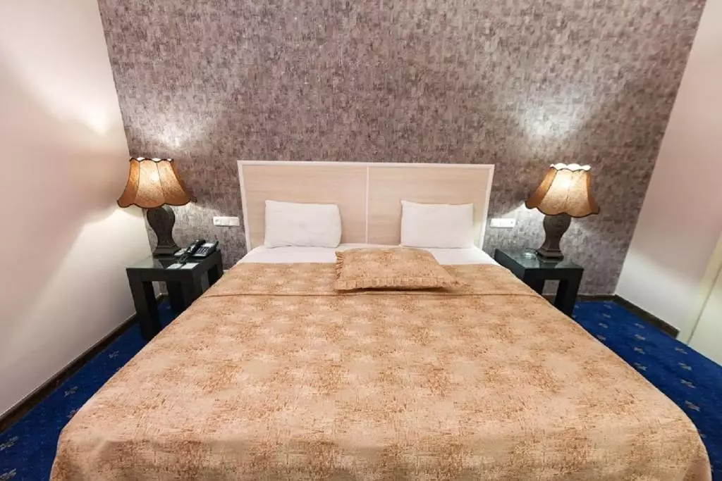 Regineh Hotel